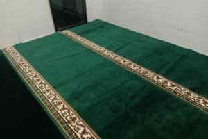 Karpet Masjid Rajakhand Warna Hijau: Mengenal Ukuran Roll dan Cara Menyesuaikannya dengan Ruangan